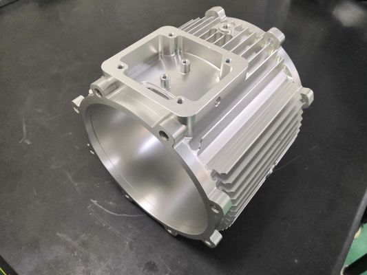 表面、精密CNCによって機械で造られる部品を陽極酸化する4つのAixs CNCの自動車部品