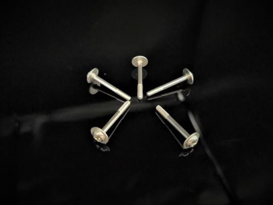 部品の移動式ナットねじを処理する機械を集中させる産業CNCハードウェア部品
