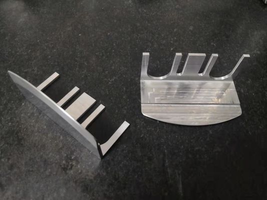医学の予備品のハンドルの陽極酸化の表面の特別な形を機械で造るCNCの精密