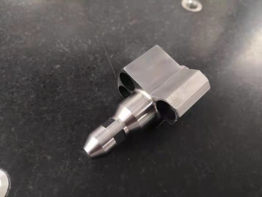 熱処理HRC60 Ra0.6の同心性0.005mmの精密によって機械で造られる部品