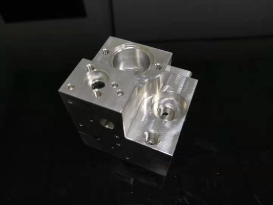 高精度CNCプロトタイプ機械化の適性の装置/発電機は分けます