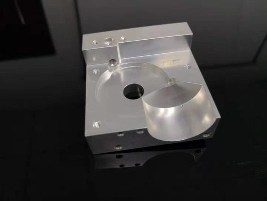 農業機械の発電機の部品を機械で造る多機能CNCの精密