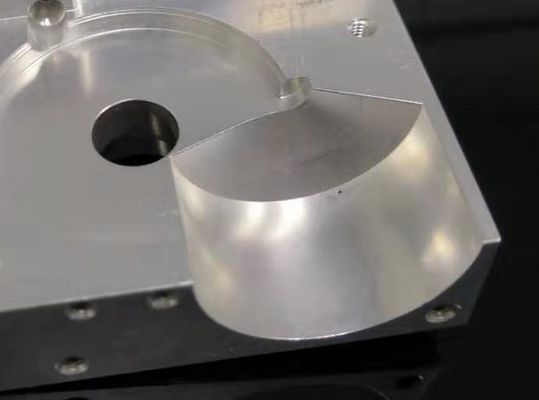 農業機械の発電機の部品を機械で造る多機能CNCの精密
