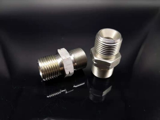 まっすぐなねじCNCのコネクターはCNC回転サービス ジュースの抽出器の部品を分けます