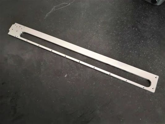 CNCの精密は柵によって導かれた軌道3を滑らせる部品を4つの軸線連結部品機械で造りました
