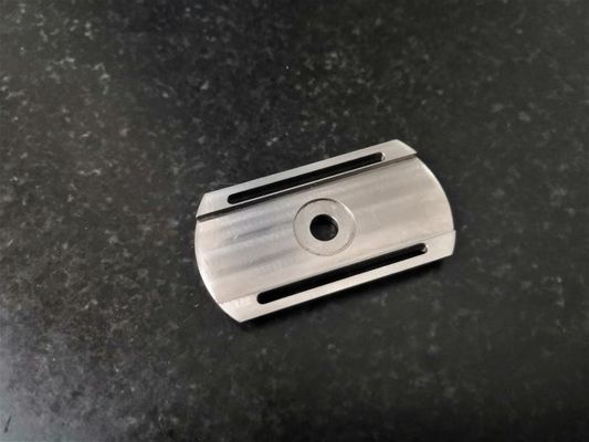 炭素鋼CNCの刃ブラケットを剃るかみそりのための製粉の部品の平坦0.08mm