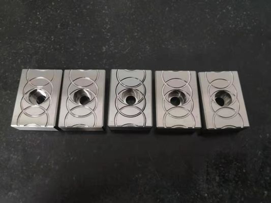 高精度のスライド用具は据え付け品の熱処理の高温耐久力のあるを急激に前後動かします
