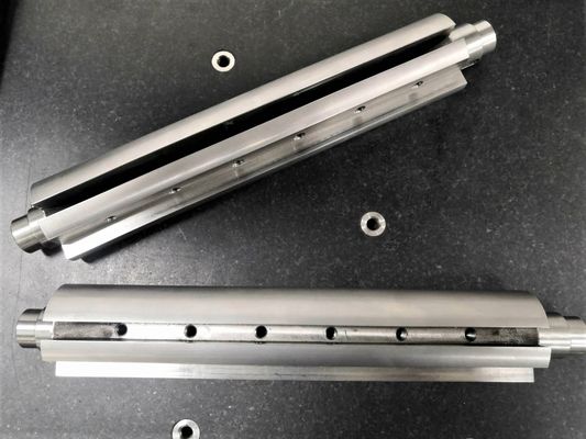 カスタマイズされたSUS304旋盤の機械化の糸CNCの回転部品