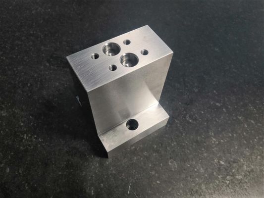 同心性0.02mmの精密機械部品Ra0.4 HRC63